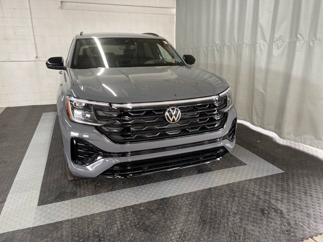 2026 Volkswagen Atlas Cross Sport 2.0T SEL R-Line Black