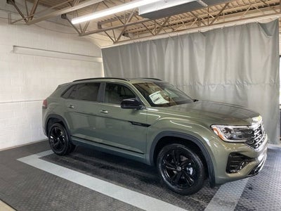 2026 Volkswagen Atlas Cross Sport 2.0T SEL R-Line Black