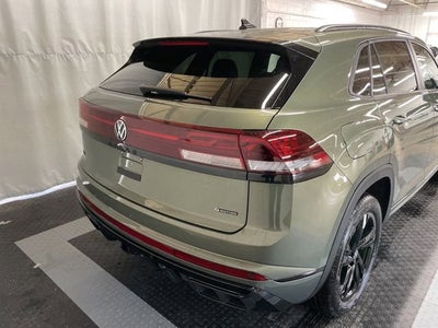 2026 Volkswagen Atlas Cross Sport 2.0T SEL R-Line Black