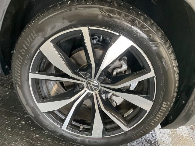 2026 Volkswagen Atlas Cross Sport SEL Premium R-LINE - Photo 3