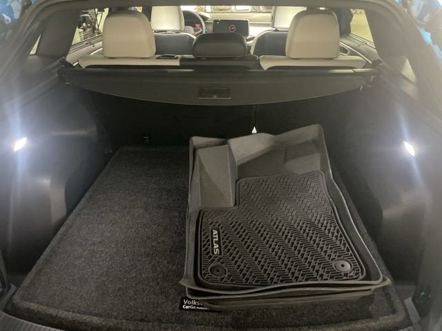 2024 Volkswagen Atlas Cross Sport 2.0T SEL Premium R-Line