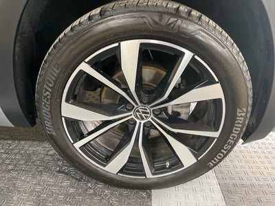 2024 Volkswagen Atlas Cross Sport 2.0T SEL Premium R-Line