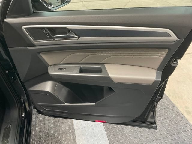 2023 Volkswagen Atlas Cross Sport 3.6L V6 SEL R-Line Black