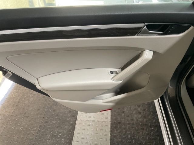 2016 Volkswagen Passat 1.8T SE