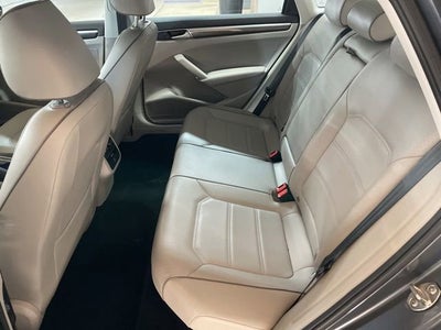 2016 Volkswagen Passat 1.8T SE