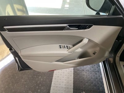 2016 Volkswagen Passat 1.8T SE