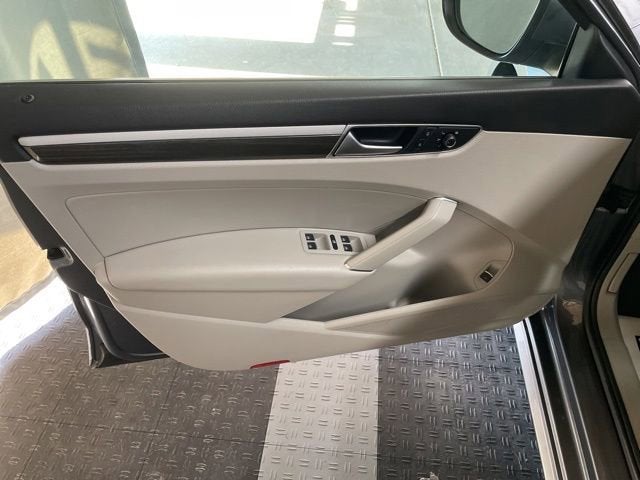 2016 Volkswagen Passat 1.8T SE