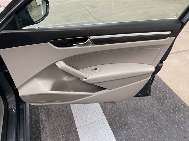 2016 Volkswagen Passat 1.8T SE