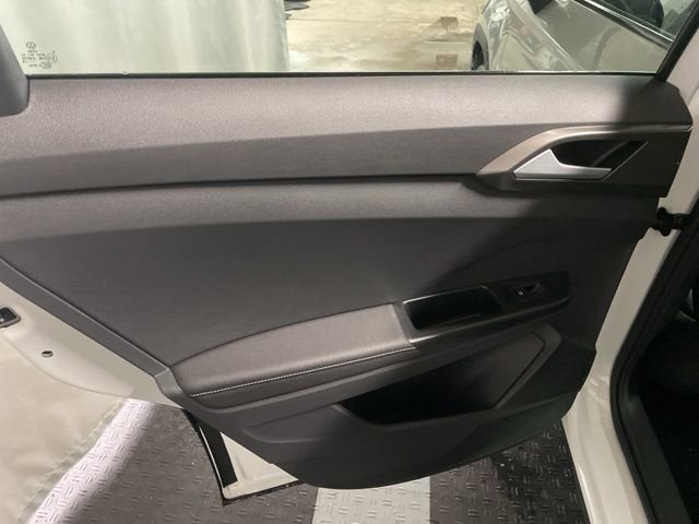 2026 Volkswagen Taos 1.5T SE Black