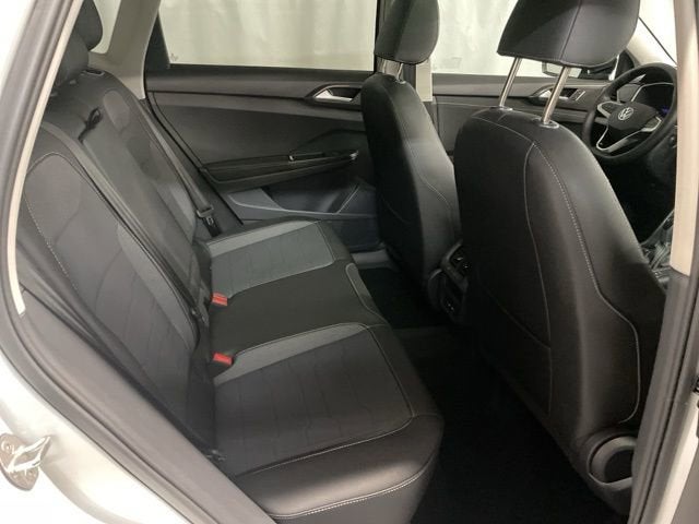 2026 Volkswagen Taos 1.5T SE Black