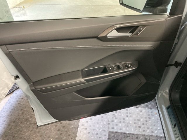2027 Volkswagen Taos SE Black
