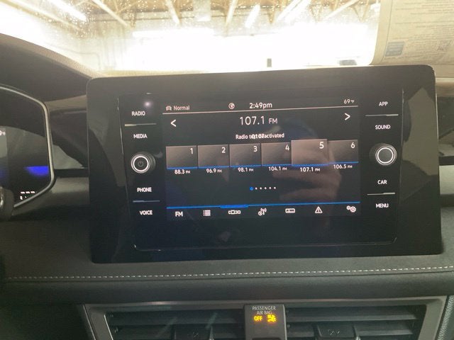 2027 Volkswagen Taos SE Black