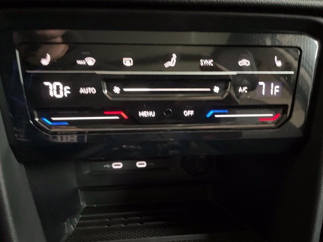2027 Volkswagen Taos SE Black