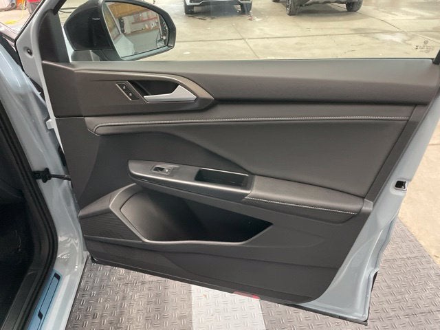 2027 Volkswagen Taos SE Black