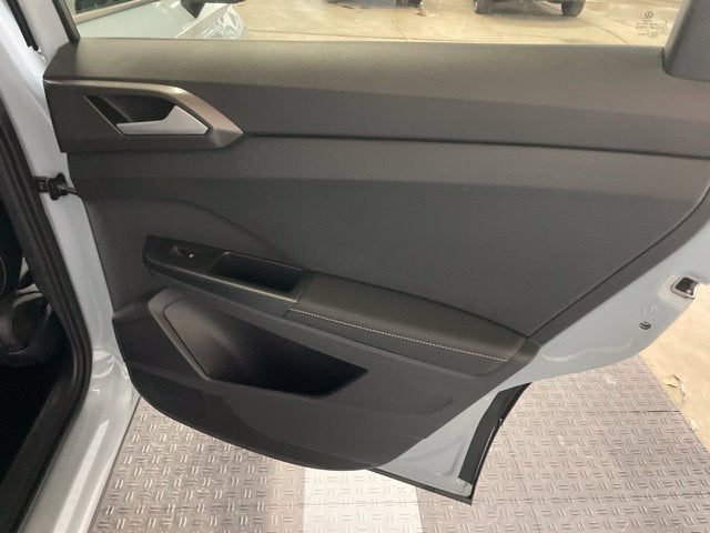 2027 Volkswagen Taos SE Black