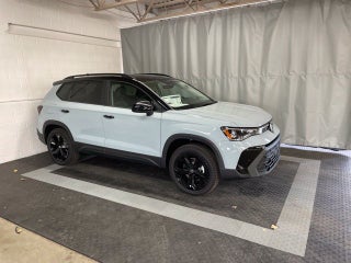 2027 Volkswagen Taos SE Black