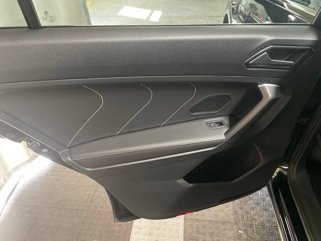 2024 Volkswagen Tiguan SEL R-Line