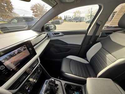 2025 Volkswagen Taos SEL