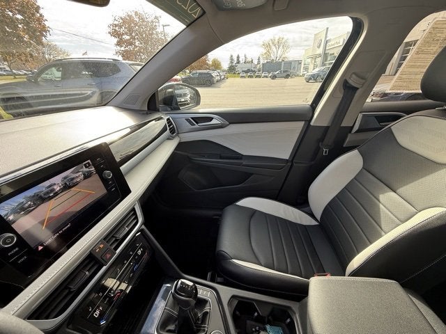 2025 Volkswagen Taos SEL