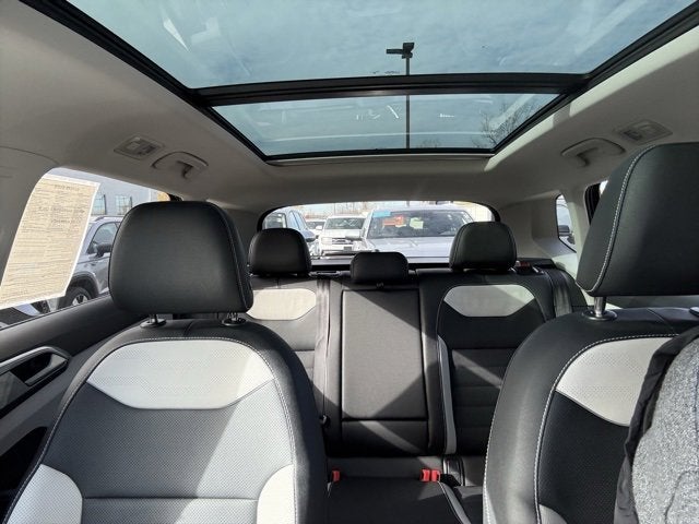 2025 Volkswagen Taos SEL