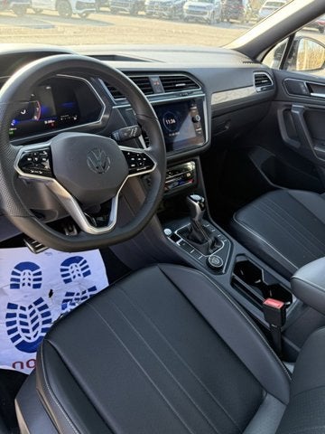 2022 Volkswagen Tiguan SE R-Line Black