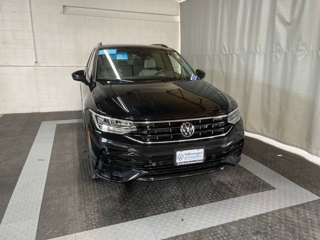 2024 Volkswagen Tiguan SE R-Line Black