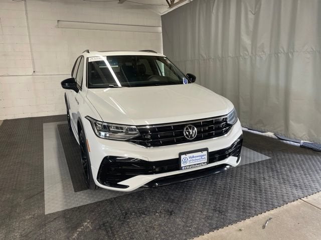 2024 Volkswagen Tiguan SE R-Line Black