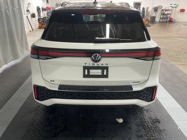 2026 Volkswagen Tiguan SE R-Line Black