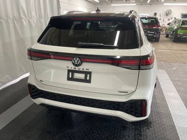2026 Volkswagen Tiguan SE R-Line Black
