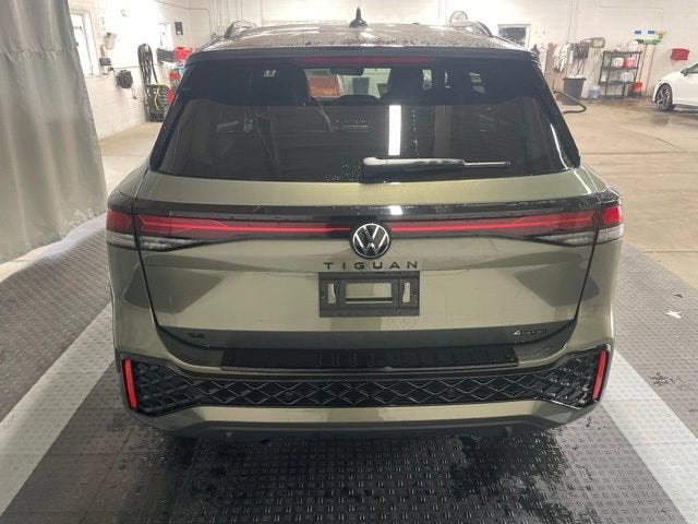 2026 Volkswagen Tiguan SE R-Line Black