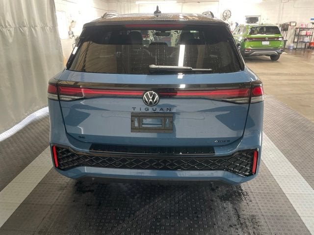 2026 Volkswagen Tiguan SE R-Line Black